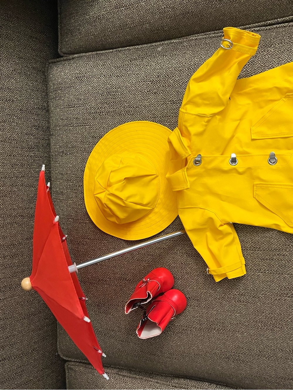 American Girl Molly’s Raincoat Outfit. Doll not Included- EUC - Picture 8 of 12